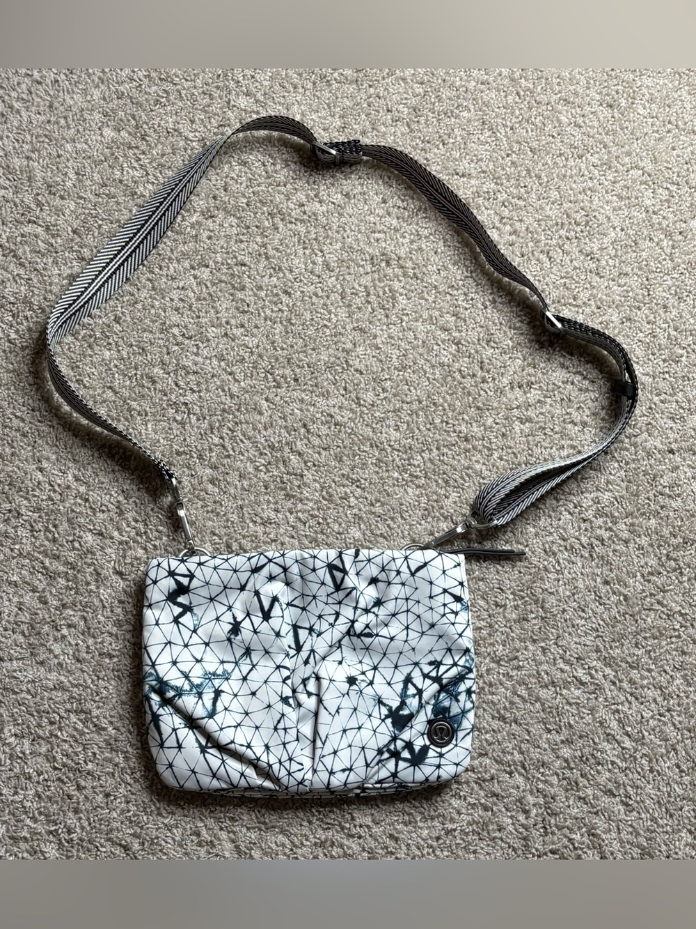 Lululemon Hip To Be Free Bag *Print